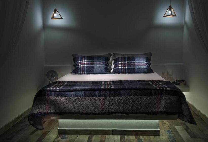 Полулюкс, Alexandros Village