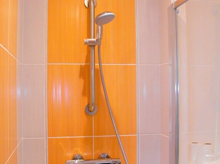 غرفة قياسية, Au Moyne De Saire