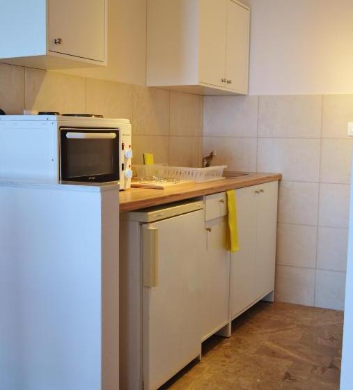 스탠다드 스튜디오 (테라스구비), Bella Vista Apartments