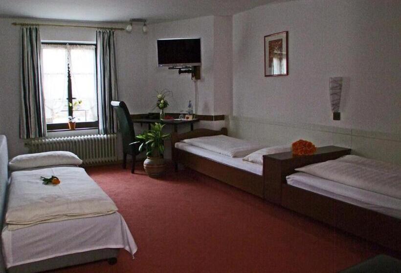 スタンダードトリプルルーム, Beller