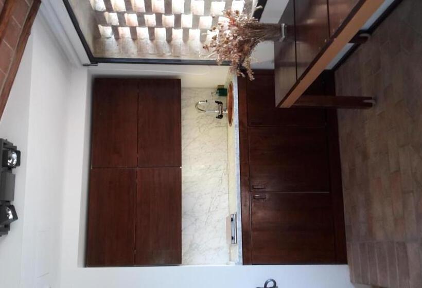 شقة غرفة واحدة, Bosco Della Spina