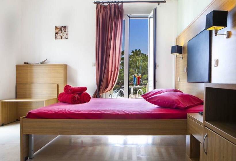 Номер Стандарт, Captain S House