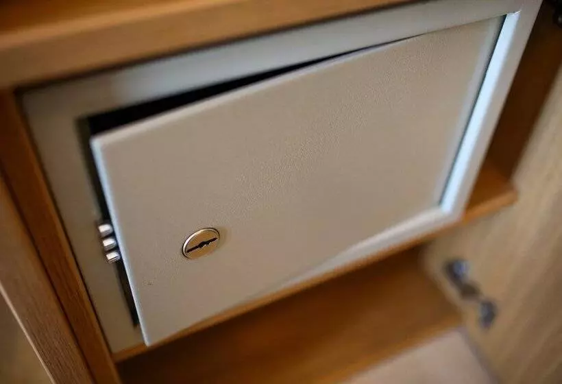 スタンダードトリプルルーム, Captain S House