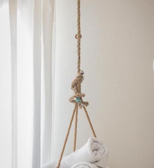 Номер Стандарт, Captain S House