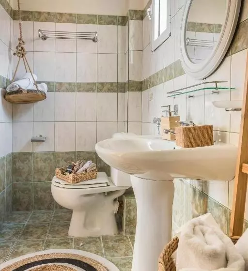 Triple Room Sea View, Captain S House