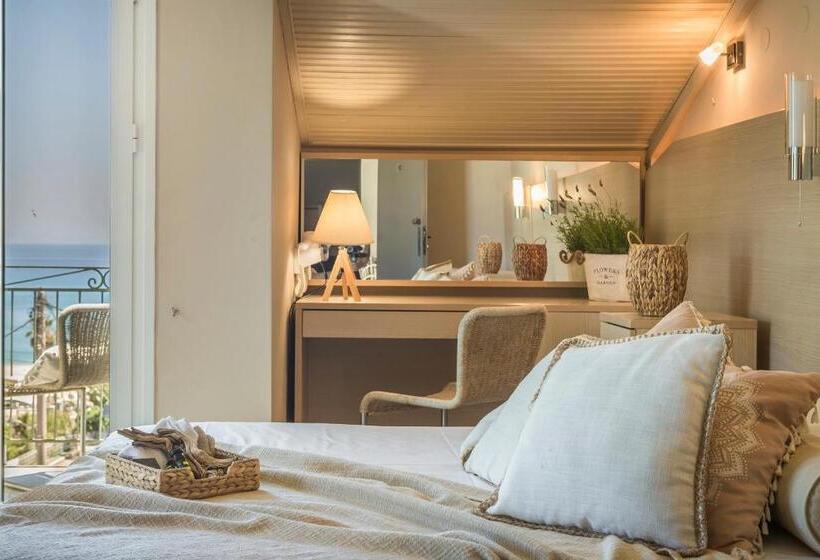 Triple Room Sea View, Captain S House