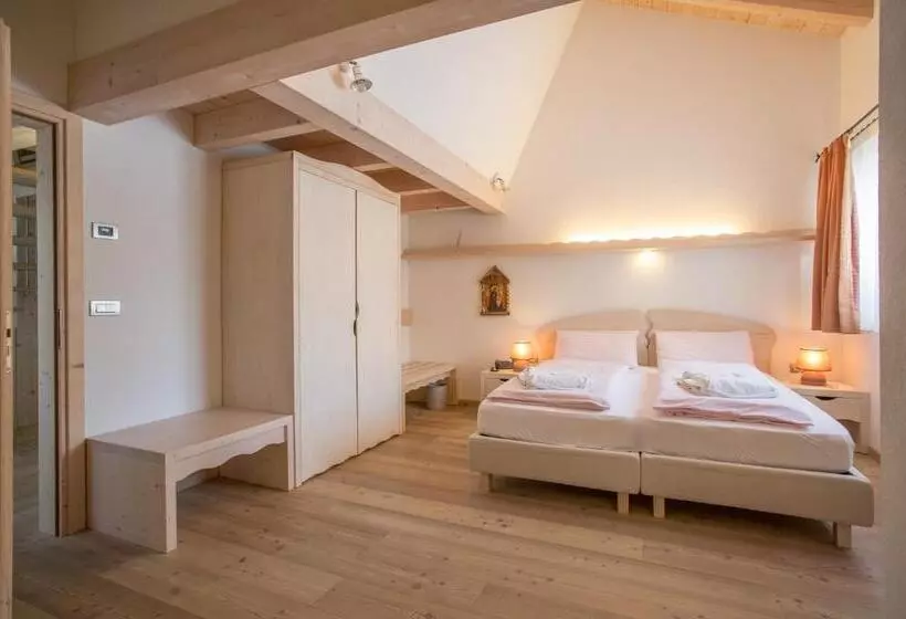 スイート, Castelir Suite