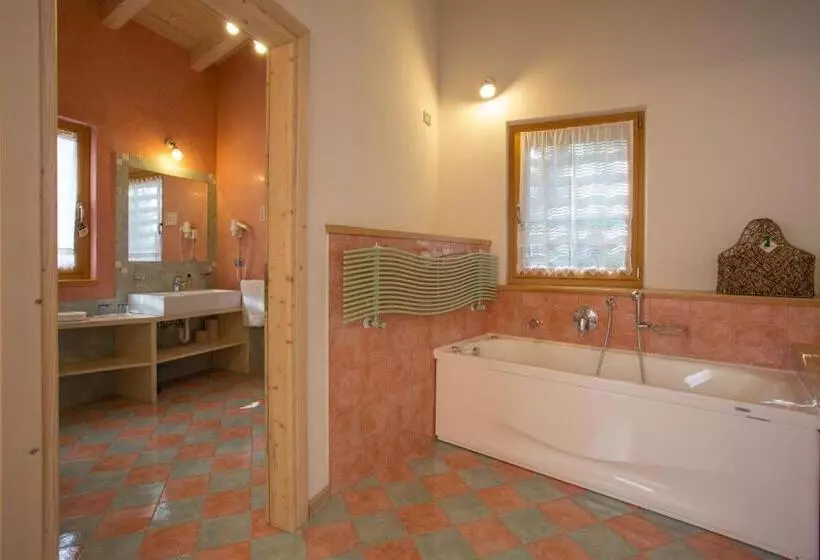 スイート, Castelir Suite