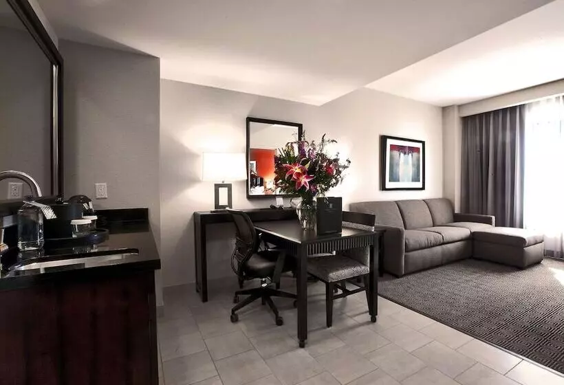 スイート, Embassy Suites Palmdale