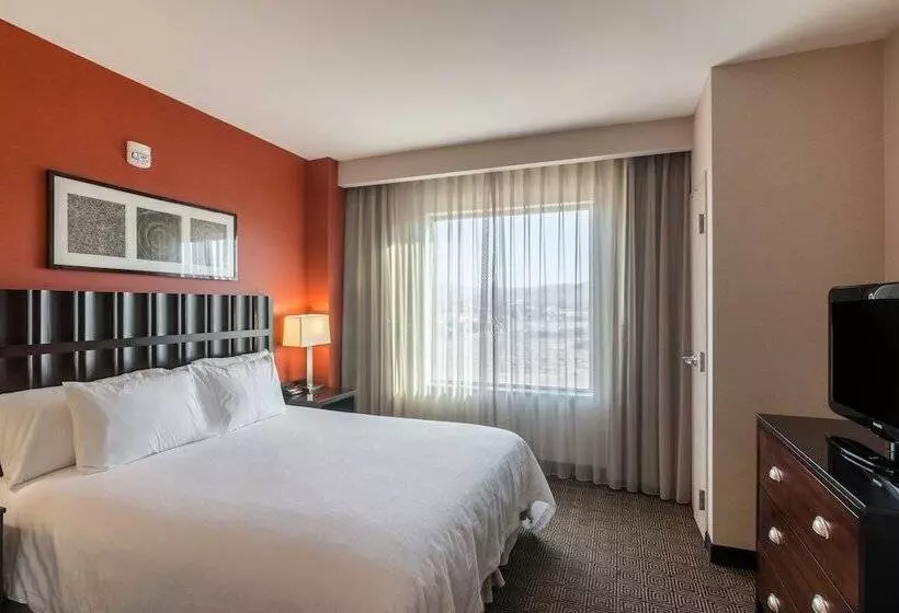 スイート, Embassy Suites Palmdale