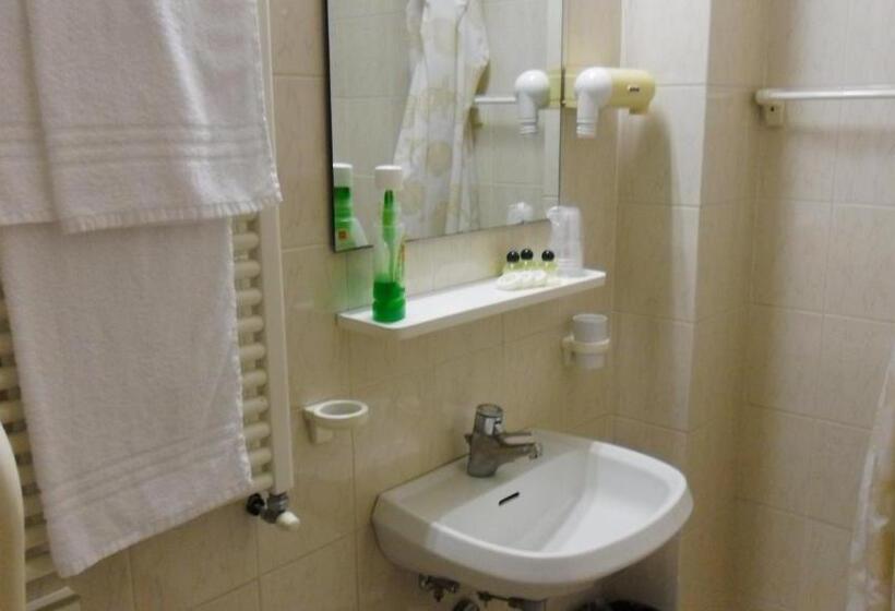 غرفة قياسية ثلاثية, Florida