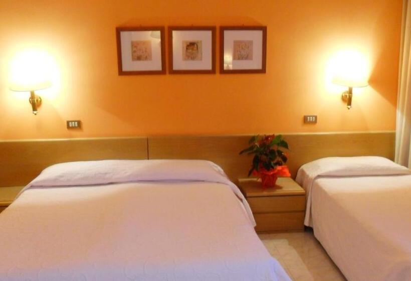 غرفة قياسية ثلاثية, Florida