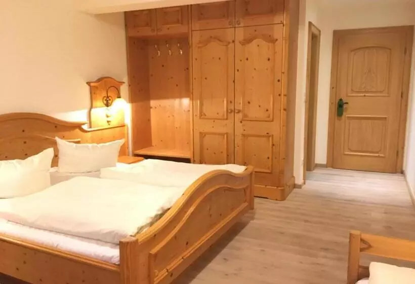 Standard Kolmen Hengen Huone, Harzer Hof