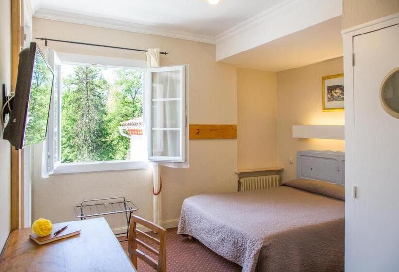 스탠다드 룸, Hostellerie De La Roseraie