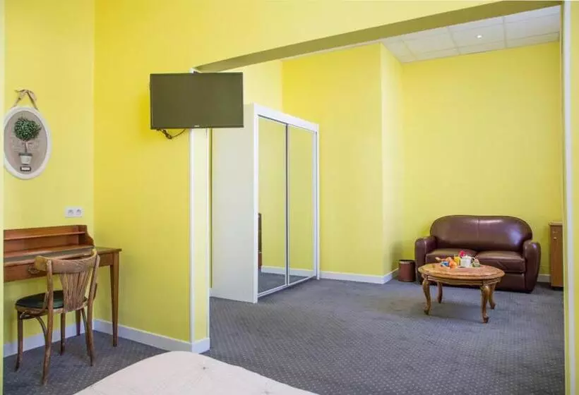 Standard Kolmen Hengen Huone, Hostellerie De La Roseraie