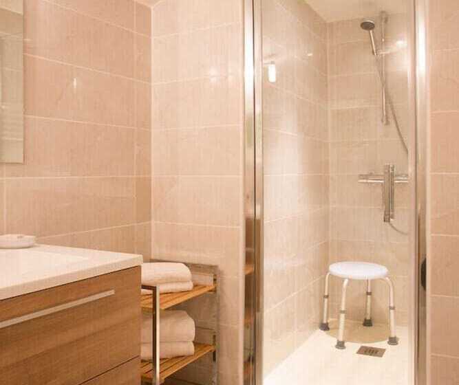 스탠다드 룸, Hostellerie De La Roseraie