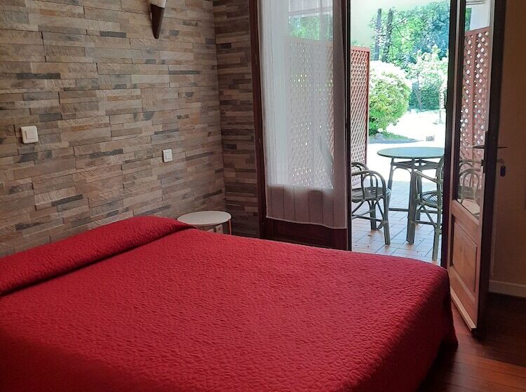 スタンダードルーム, Hostellerie De La Roseraie