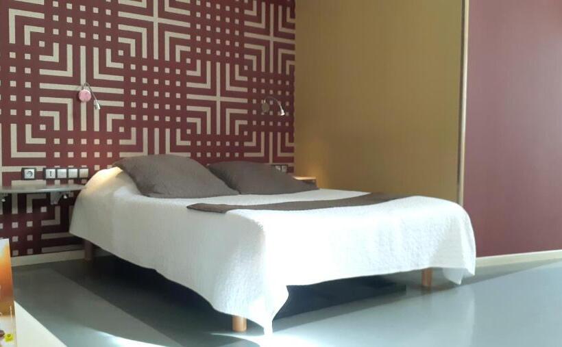 标准三人间, Logis Hôtel & Restaurant Arcombelle