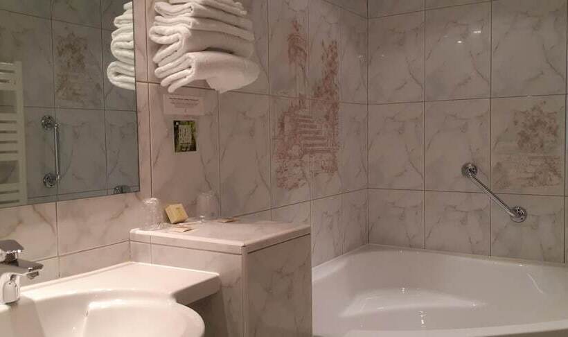 Номер Стандарт, Logis Hôtel & Restaurant Arcombelle