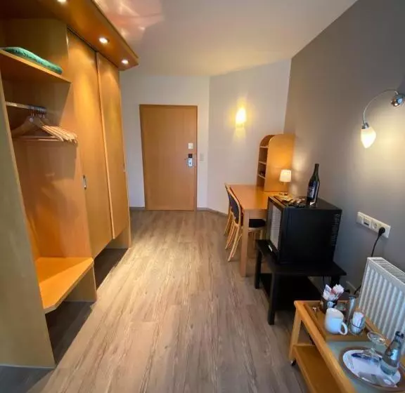 Juniorsviitti, Taranga Tagungszentrum Und
