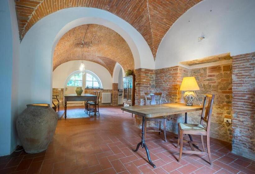 침실 2개 아파트, Villa Sermolli