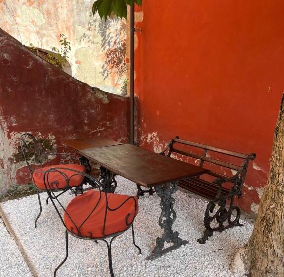 דירת שני חדרים, Villa Sermolli