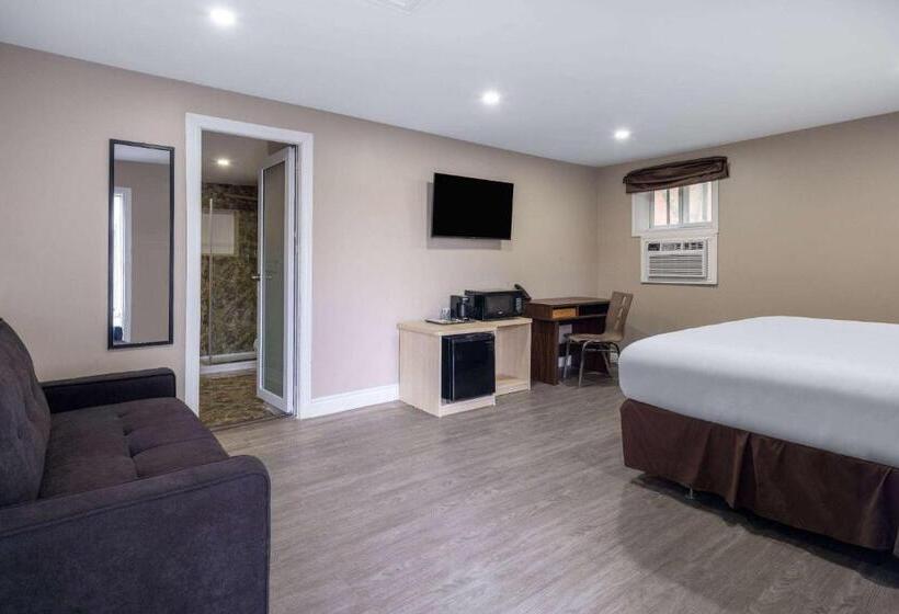 キングサイズベッドのスタンダードルーム, Super 8 By Wyndham Niagara Falls On