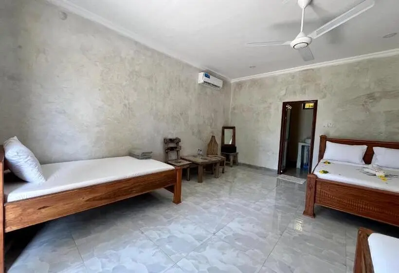اتاق استاندارد چهارنفره با چشم‌انداز باغ, Jambo Beach Hotel Paje