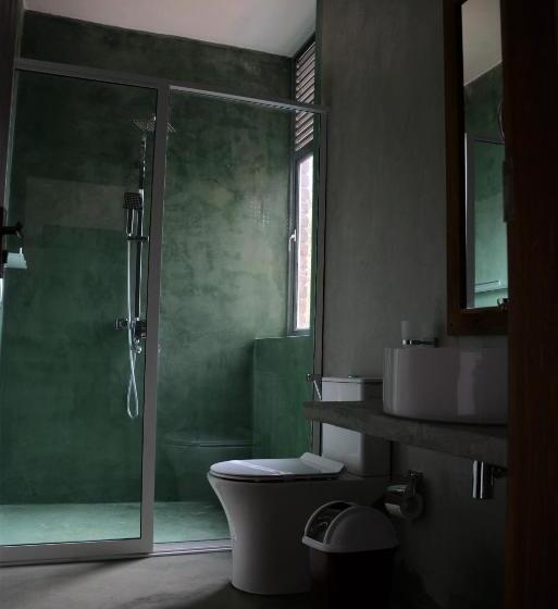 غرفة قياسية ثلاثية, Icy Falls   Ohiya