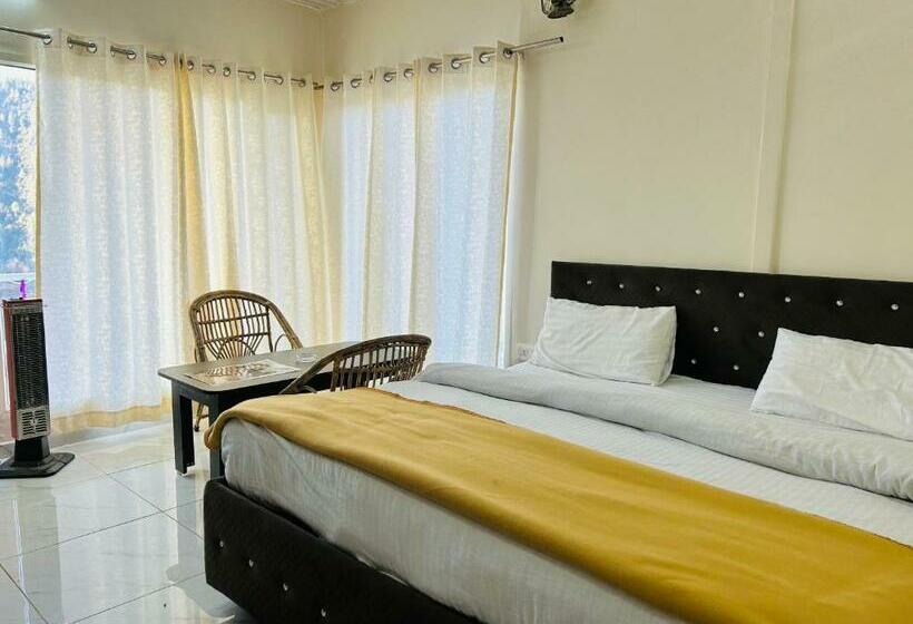 キングサイズベッドのスタンダードルーム, In Apple Estate Kanatal Himalayan View Resort With Courteous Staff