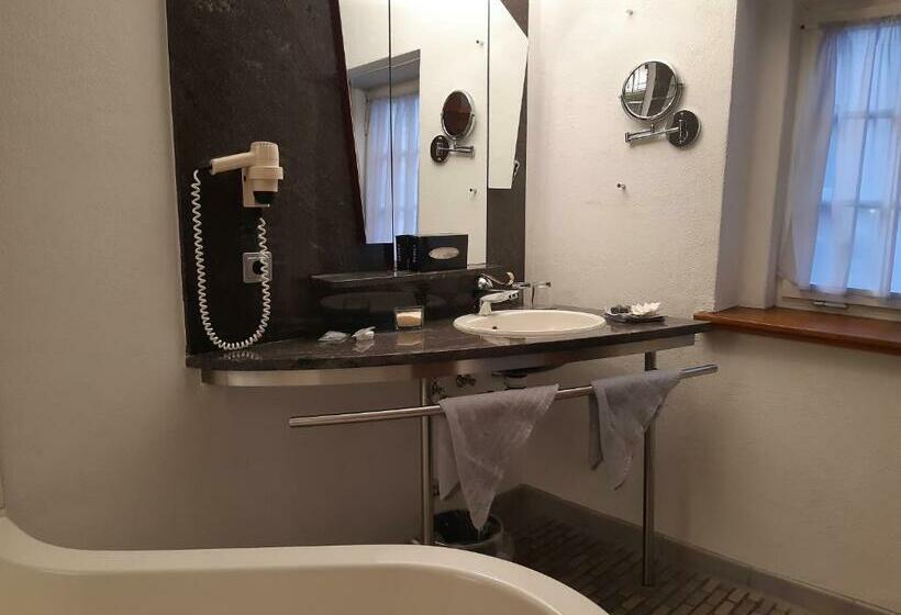 Номер Superior Кровать Кинг, Schiefes Haus