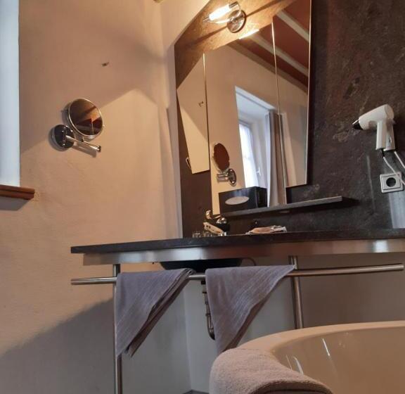 Стандартный Номер Кровать Кинг, Schiefes Haus