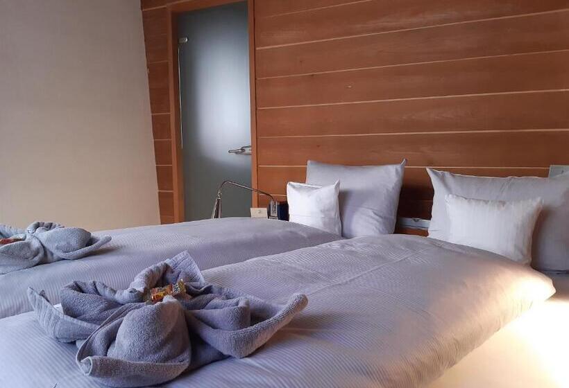 Стандартный Номер Кровать Кинг, Schiefes Haus