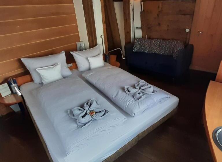 Стандартный Номер Кровать Кинг, Schiefes Haus