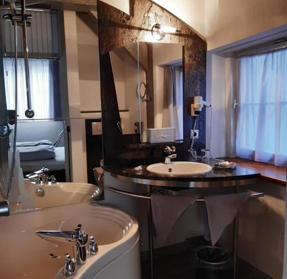 Стандартный Номер Кровать Кинг, Schiefes Haus