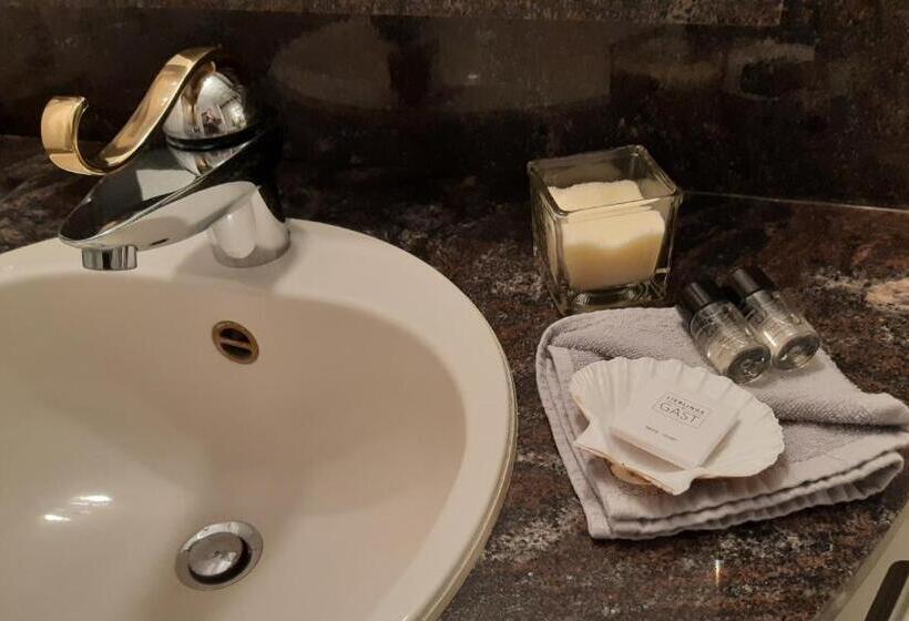 Номер Superior Кровать Кинг, Schiefes Haus