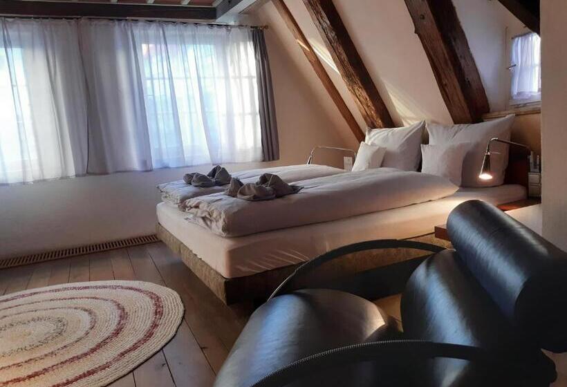 Стандартный Номер Кровать Кинг, Schiefes Haus