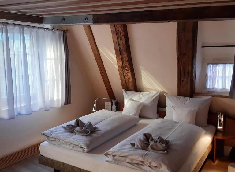 Стандартный Номер Кровать Кинг, Schiefes Haus