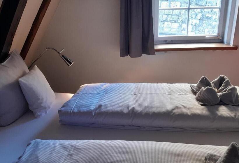 Стандартный Номер Кровать Кинг, Schiefes Haus