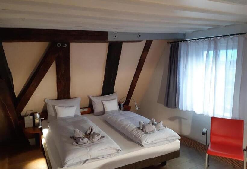 Стандартный Номер Кровать Кинг, Schiefes Haus