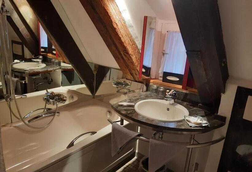 Стандартный Номер Кровать Кинг, Schiefes Haus