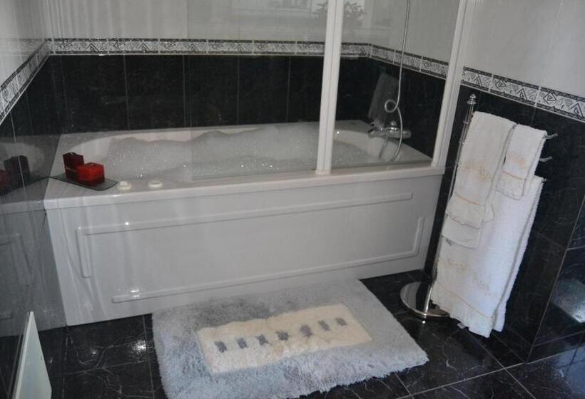 اتاق لوکس با تخت بزرگ, Casa Azul