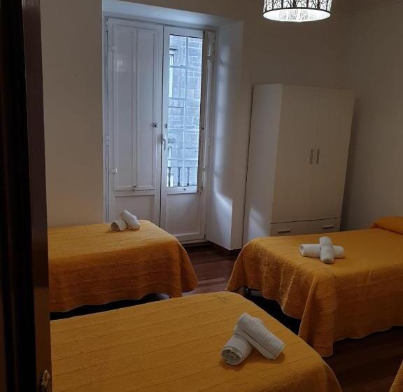 חדר סטנדרט לשלושה, Pensión Hedrass