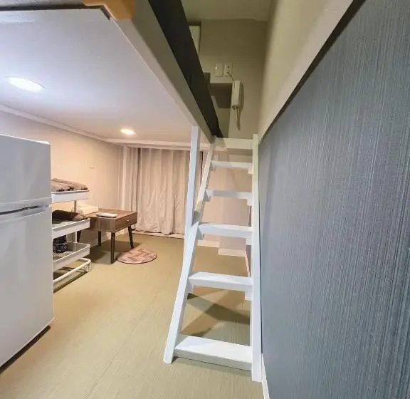 Basic-huone, 誠家 makoto Hostel