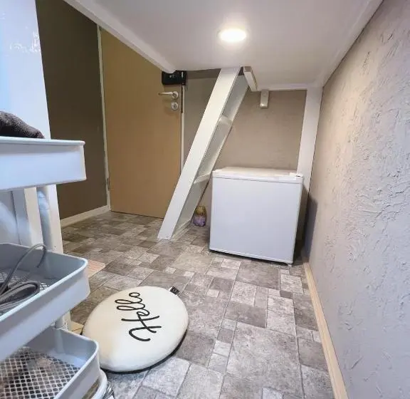 Economy Yhden Hengen Huone, 誠家 makoto Hostel