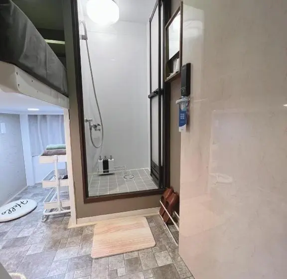Economy Yhden Hengen Huone, 誠家 makoto Hostel