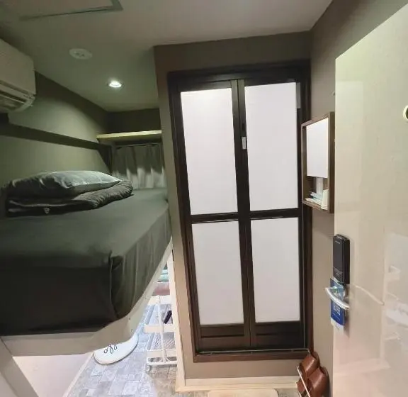 Economy Yhden Hengen Huone, 誠家 makoto Hostel