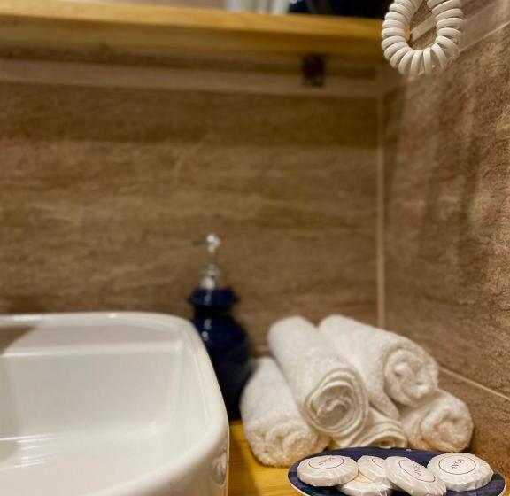 اتاق استاندارد با سرویس بهداشتی مشترک, Mood Hotel Kazbegi