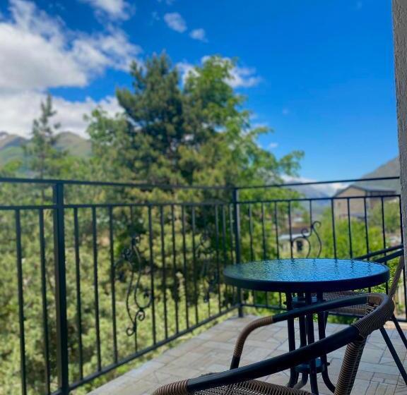 اتاق لوکس, Mood Hotel Kazbegi