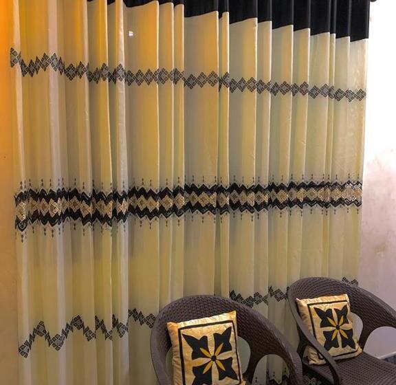اتاق لوکس, Relax Inn
